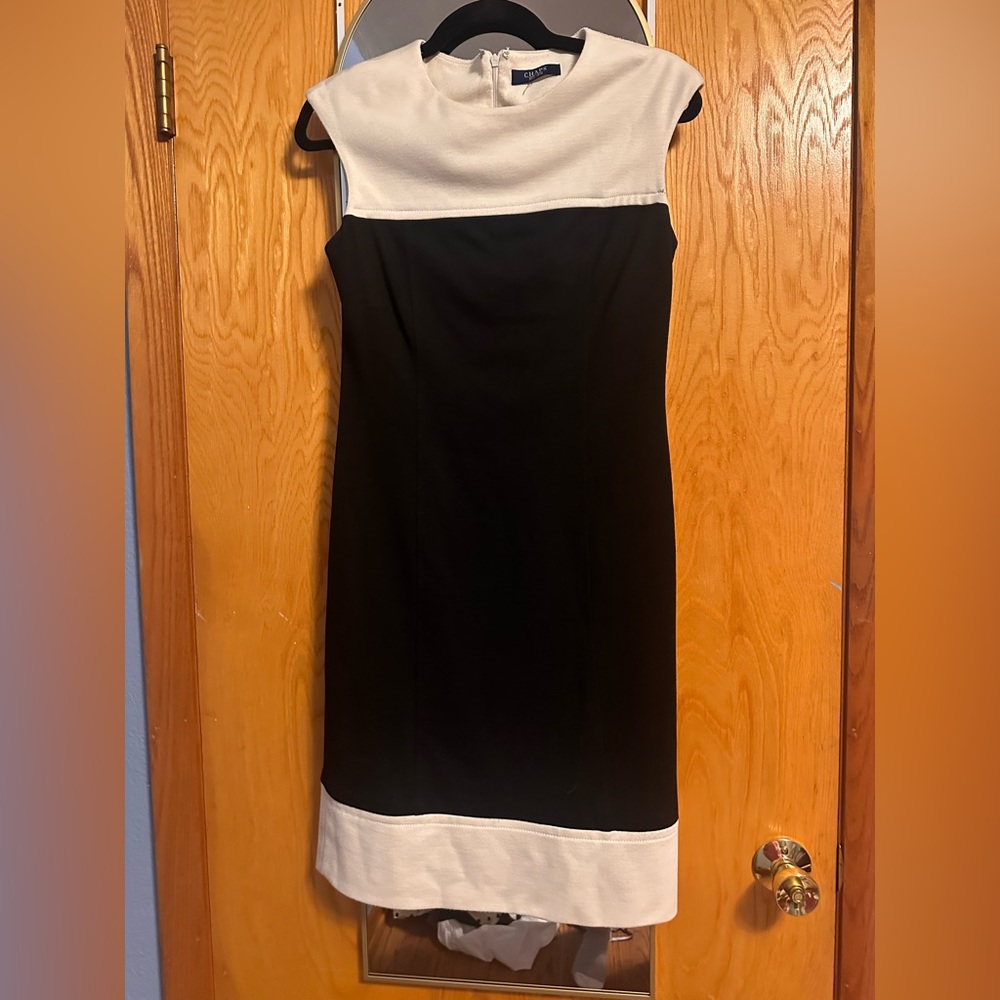 Chaps Black and White Sleeveless Sheath Dress